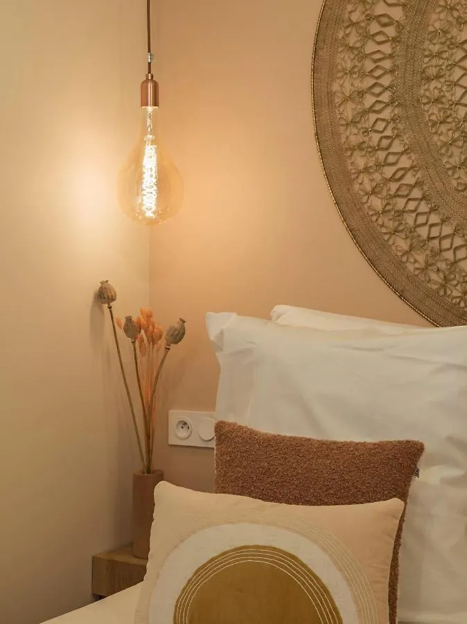 Rose & Garden - Eiffel Tower Apartment Paris