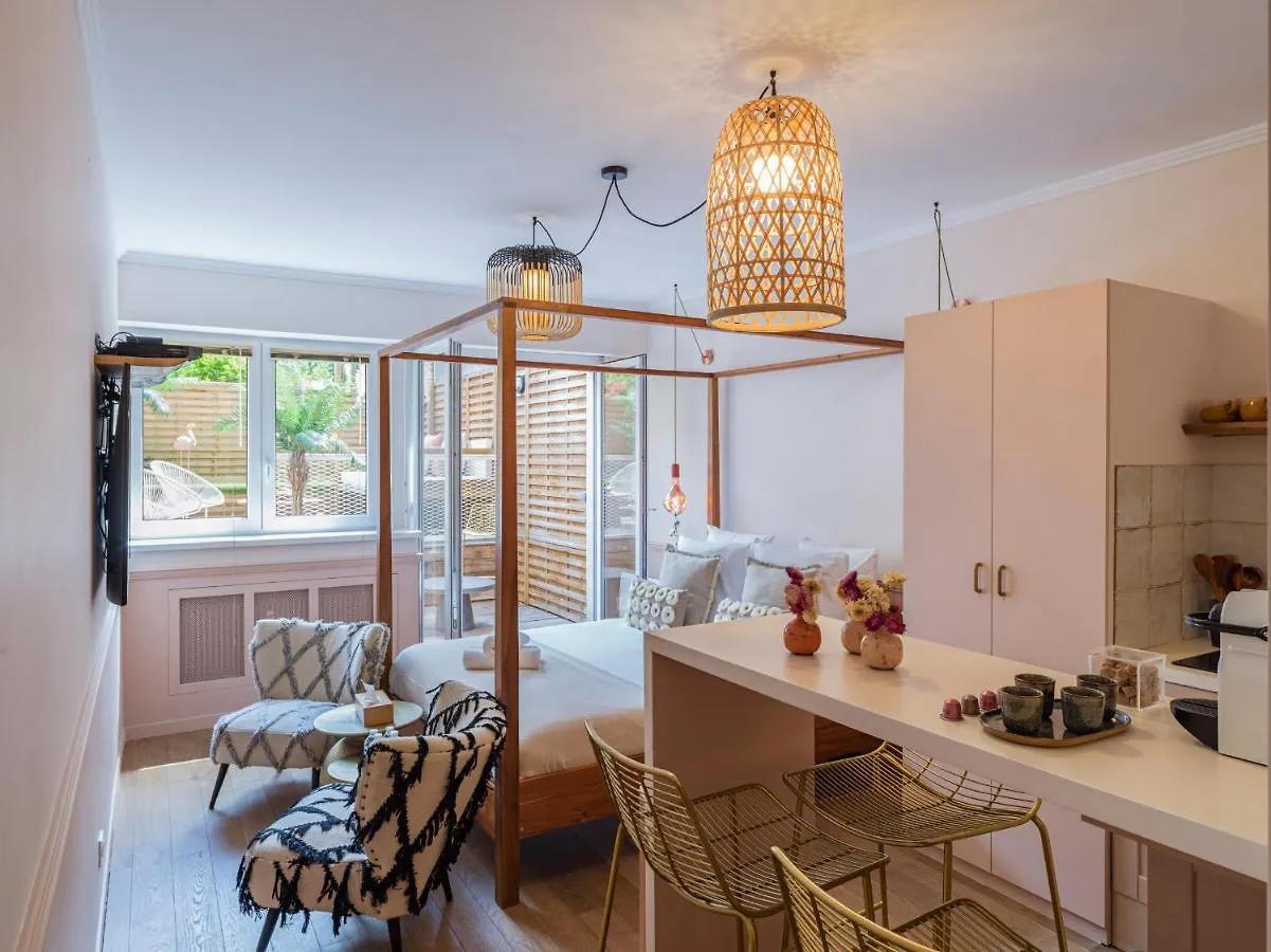 Rose & Garden - Eiffel Tower Apartment Paris