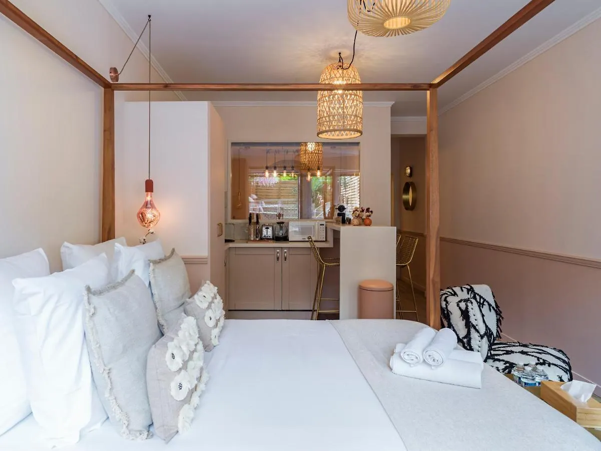 Rose & Garden - Eiffel Tower Apartment Paris